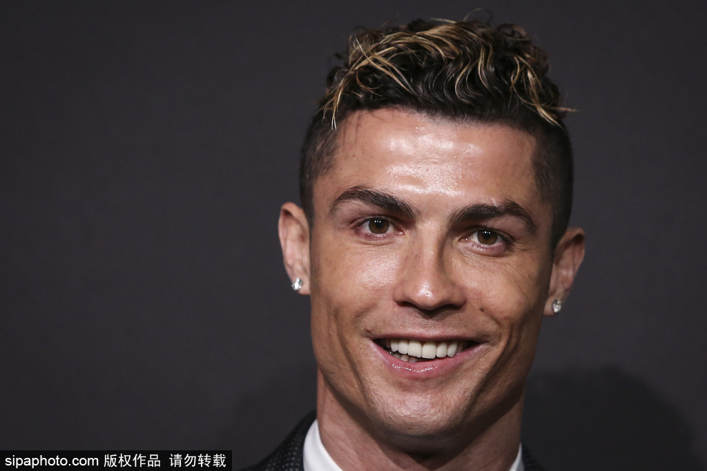 老头儿连续10场联赛踢满90分钟