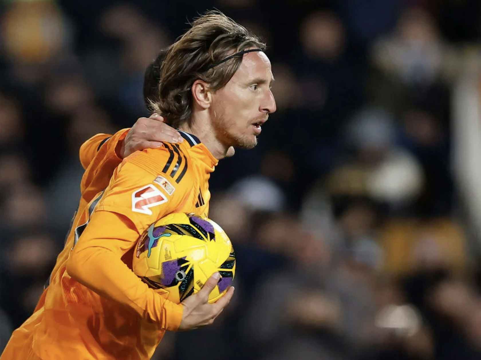 费兰-托雷斯帽子戏法领衔，巴尔吉首球惊艳：巴萨三将书写拉卡图哈尔之夜