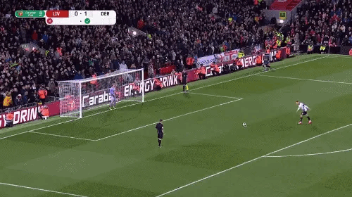 篮球CBA球队对阵激烈，比分胶着